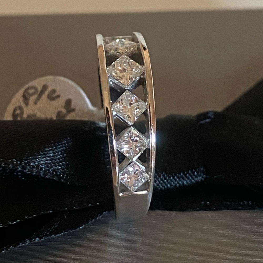 TRIPLE ROW PRINCESS CUT RING WHITE GOLD R050 - Picture 16 of 16